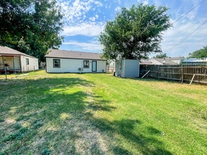 1005 N Pine St in Ponca City, OK - Building Photo - Building Photo