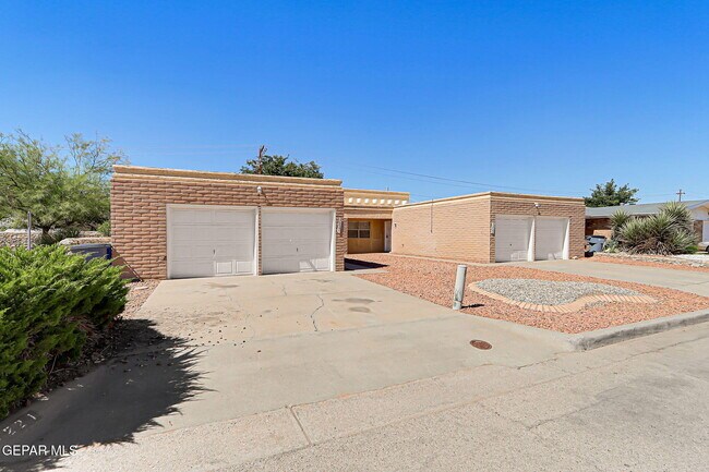 3221 Isla Morada Dr in El Paso, TX - Building Photo - Building Photo