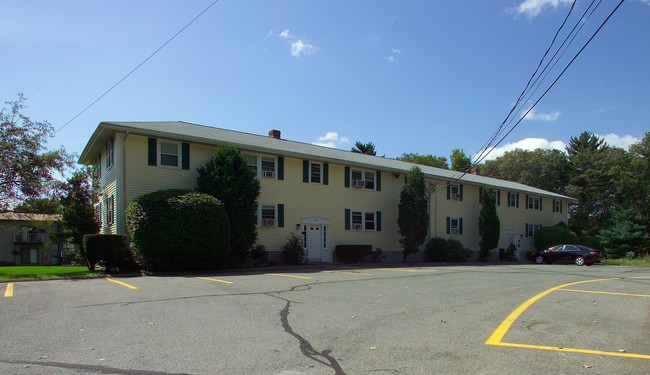 Elm Ledge Apartments in Foxboro, MA - Building Photo - Building Photo