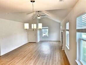 567 N Cresswell Dr in Fayetteville, AR - Building Photo - Building Photo