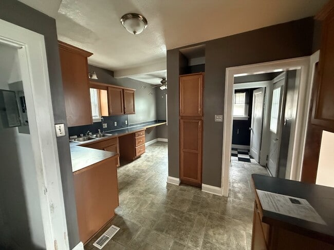 1845 Jermain Dr in Toledo, OH - Building Photo - Building Photo