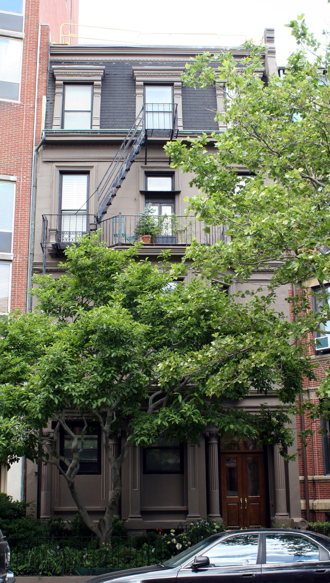322 Beacon St in Boston, MA - Foto de edificio - Building Photo