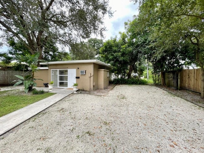 320 SW 21st St in Fort Lauderdale, FL - Building Photo - Building Photo