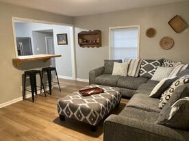 421 Perkins Ave in League City, TX - Building Photo
