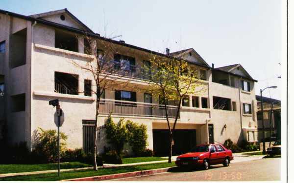 5302 Arbor Vitae in Los Angeles, CA - Building Photo