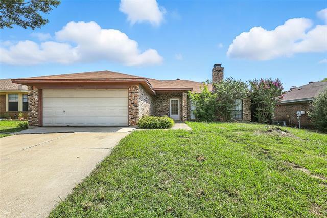 8212 Lara Ln in Watauga, TX - Building Photo