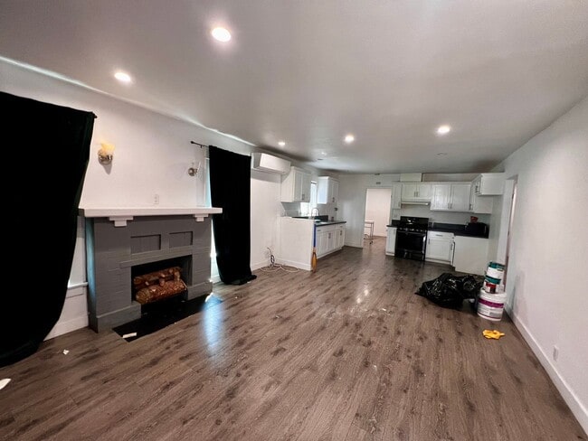 322 W 66th St in Los Angeles, CA - Building Photo - Building Photo