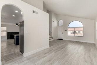 2721 E Dry Creek Rd in Phoenix, AZ - Building Photo - Building Photo