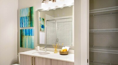 3333 Allen Pkwy in Houston, TX - Foto de edificio - Building Photo