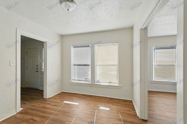 316 W Avenue D in Garland, TX - Building Photo - Building Photo