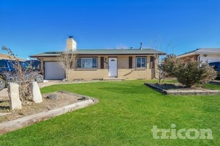 432 28th Ave Ct in Greeley, CO - Building Photo