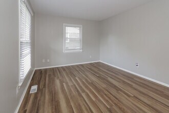 624 Dobson Dr in Charlotte, NC - Foto de edificio - Building Photo