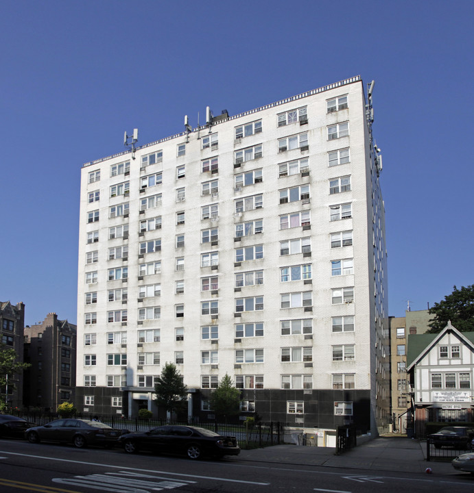 Surrey Tower in Brooklyn, NY - Building Photo