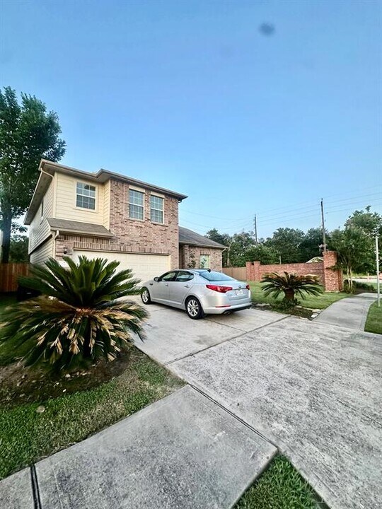 21502 Trilby Way in Humble, TX - Foto de edificio