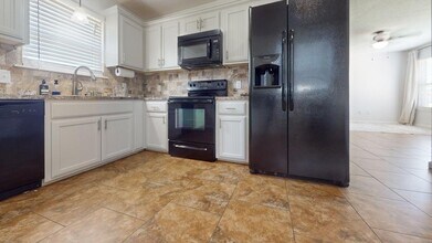 4625 NW Ozmun Ave in Lawton, OK - Building Photo - Building Photo