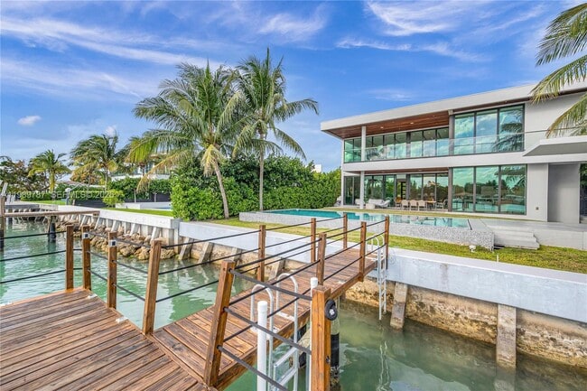 1234 S Biscayne Point Rd in Miami Beach, FL - Building Photo - Building Photo