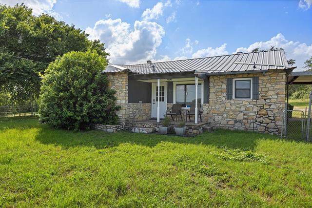 306 Litigation Ave in Glen Rose, TX - Building Photo - Building Photo