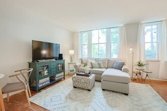 51 Pettee St, Unit 13 in Newton, MA - Building Photo - Building Photo