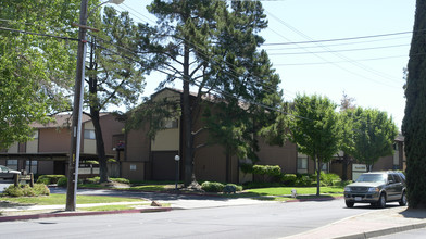 Oak Grove Gardens in Concord, CA - Building Photo - Building Photo