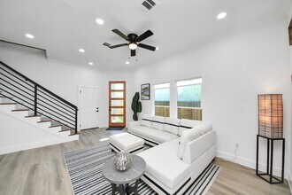 9307 Jutland Rd in Houston, TX - Building Photo - Building Photo