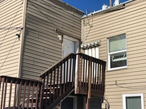 634 NE Gray Ln, Unit 1 in Pullman, WA - Foto de edificio - Building Photo