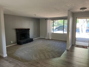 834 NW Chipmunk Pl in Corvallis, OR - Building Photo - Building Photo