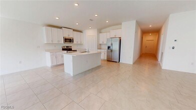 3530 NE 21st Ave in Cape Coral, FL - Building Photo - Building Photo