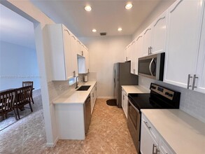 412 NW 24th Ave in Boynton Beach, FL - Foto de edificio - Building Photo