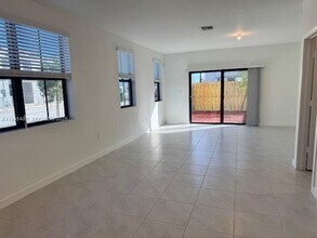 1596 NE 3rd Ave in Florida City, FL - Building Photo - Building Photo