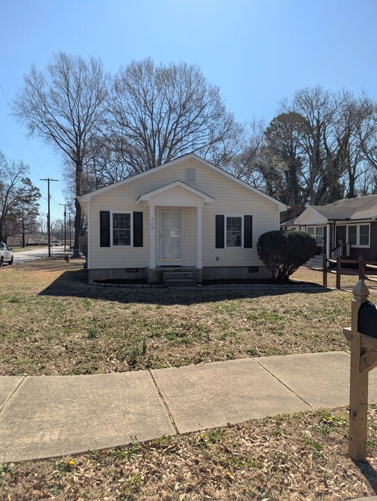 328 Honeywood Ave in Charlotte, NC - Building Photo