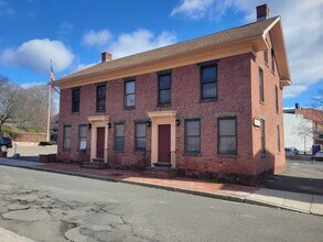 1 Barristers Ct in Meriden, CT - Building Photo - Building Photo