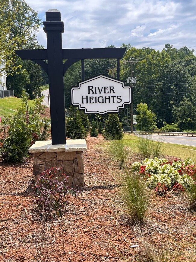 1361 Darlington Dr in Lowell, NC - Building Photo - Building Photo