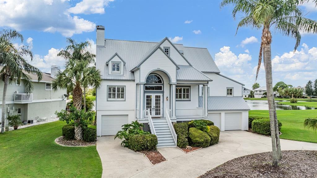 2118 Harbour Watch Dr in Tarpon Springs, FL - Building Photo