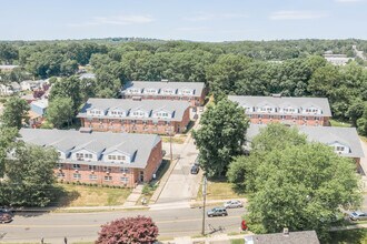 Brookside Gardens in Bridgeport, CT - Foto de edificio - Building Photo