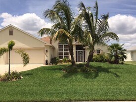 15144 Lakeland Cir in Port Charlotte, FL - Building Photo