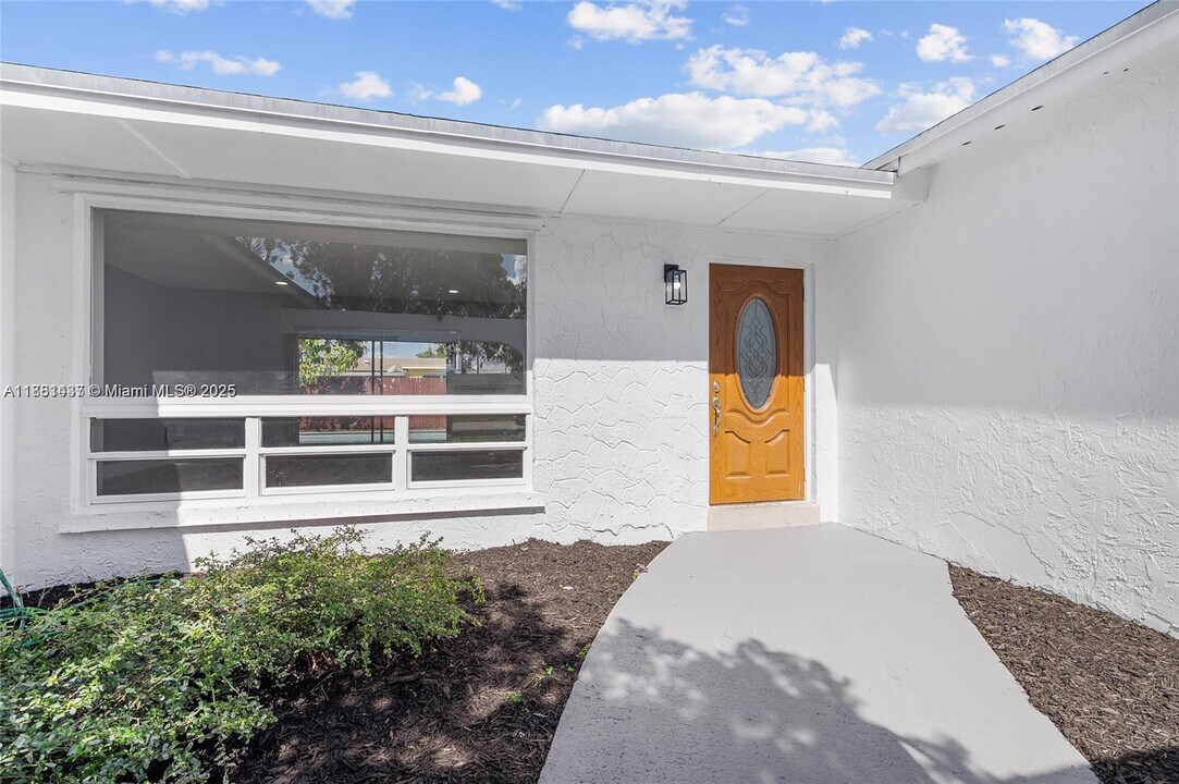 7773 Coral Blvd in Miramar, FL - Building Photo