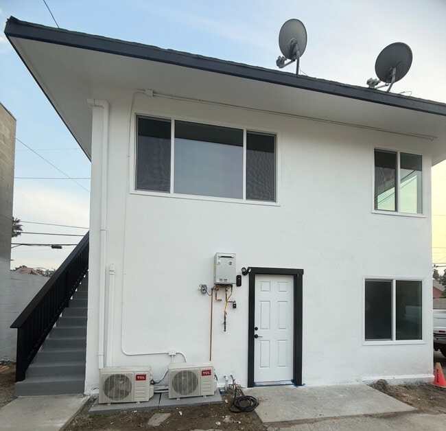 440 W Holt Ave, Unit B