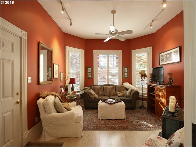 1039 SE Franklin St in Portland, OR - Building Photo - Building Photo