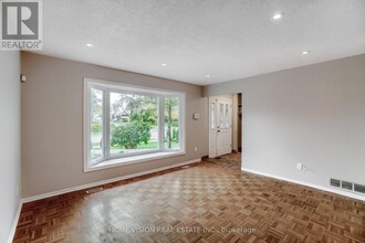 1026 Forestwood Dr in Mississauga, ON - Building Photo - Building Photo