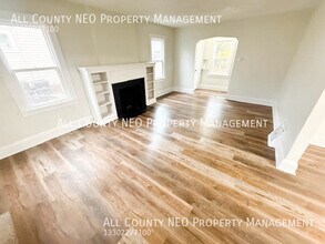 575 Fernwood Dr in Akron, OH - Building Photo - Building Photo