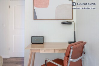 245 Bush St in Mountain View, CA - Foto de edificio - Building Photo