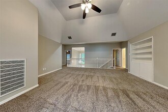 5811 Laurel Caverns Dr in Houston, TX - Building Photo - Building Photo