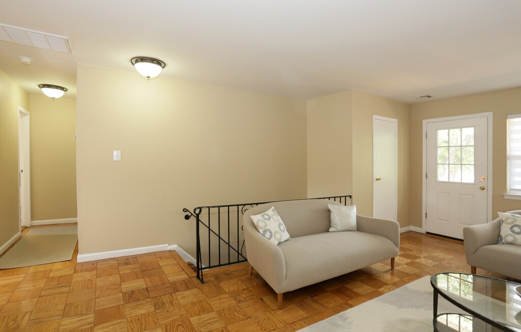 Raritan Crossing Apartments in New Brunswick, NJ