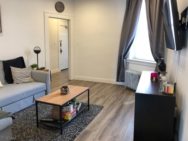 81 Glenridge Ave, Unit 2 in Montclair, NJ - Building Photo - Building Photo