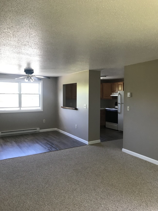 34 Quaboag St, Unit 1 in Brookfield, MA - Building Photo - Building Photo