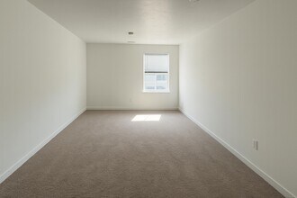 3239 S Forest Ave in Saratoga Springs, UT - Building Photo - Building Photo