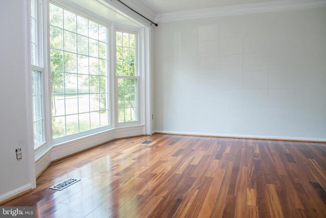 6015 Burnside Landing Dr in Burke, VA - Building Photo - Building Photo