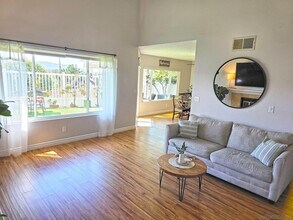 341 Rolling Hills Ln in San Marcos, CA - Building Photo - Building Photo