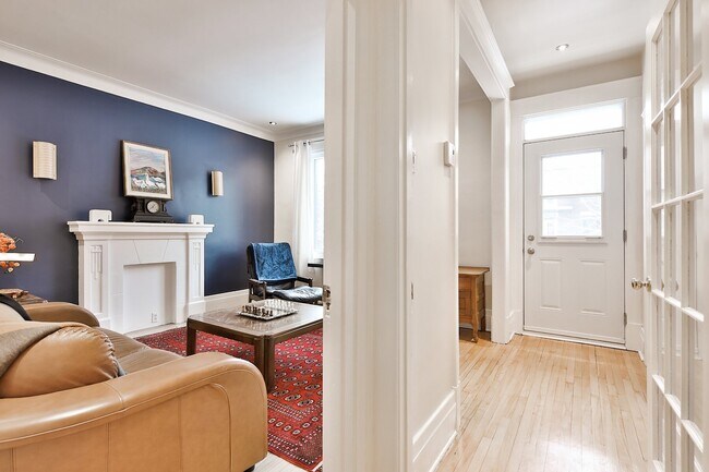 930 Av. Davaar in Outremont, QC - Building Photo - Building Photo