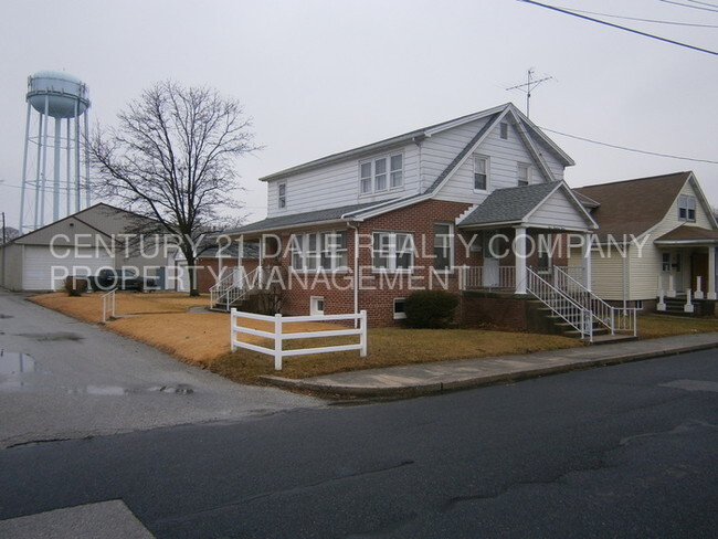 412 Pleasant St in Hanover, PA - Building Photo